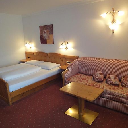 Hotel Zum Wolf กัสเตลรอตโต ภายนอก รูปภาพ