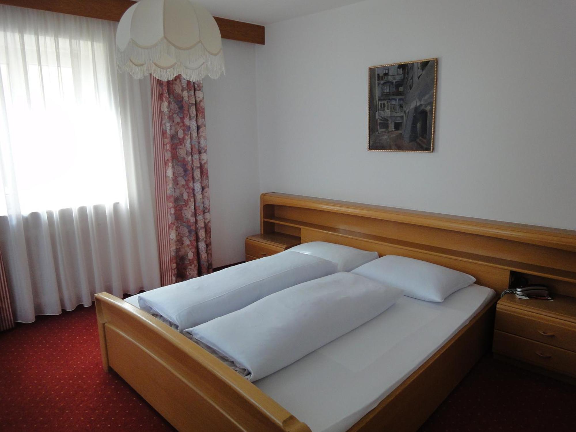 Hotel Zum Wolf กัสเตลรอตโต ภายนอก รูปภาพ
